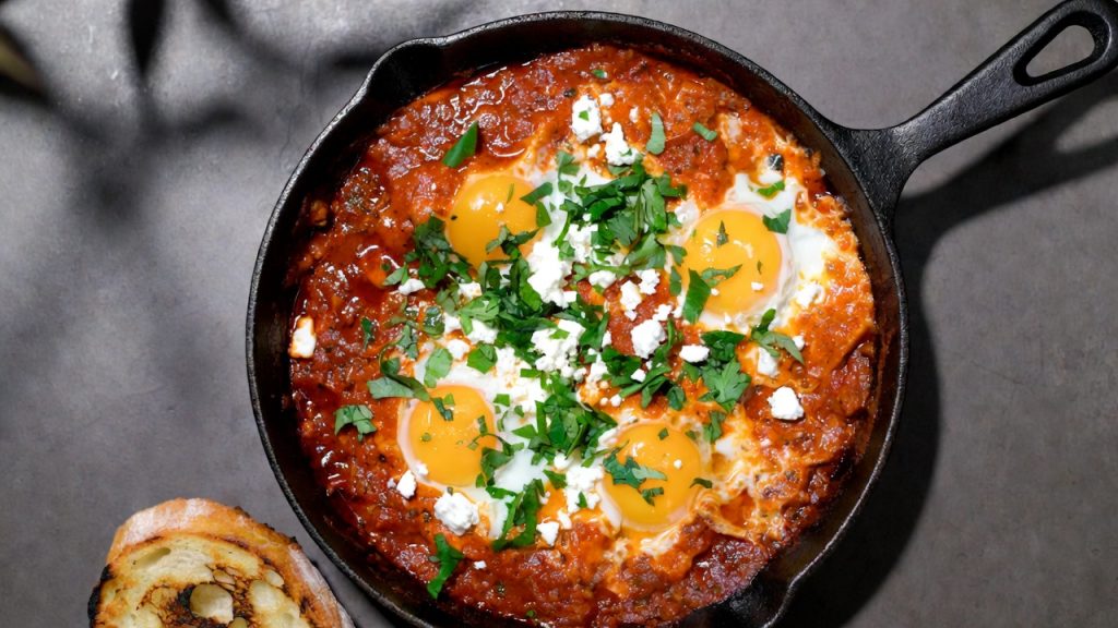 Shakshuka (Eggs in Tomato Sauce)